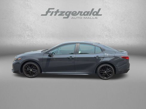 Used 2025 Toyota Camry SE FWD image 5