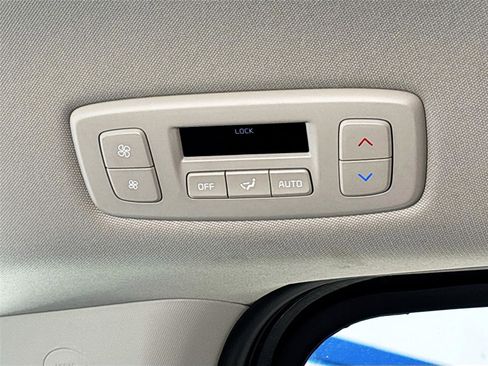 Used 2025 Kia Carnival FWD image 26