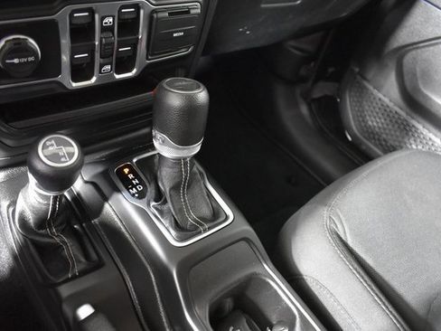 Used 2023 Jeep Gladiator Overland image 23