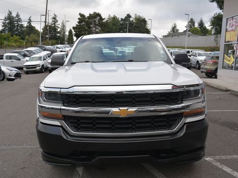 Used 2018 Chevrolet Silverado 1500 W/T w/ Trailering Package image 2