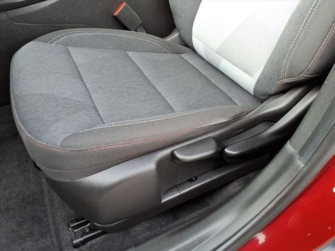 Used 2024 Chevrolet Trax RS w/ Sunroof Package image 16