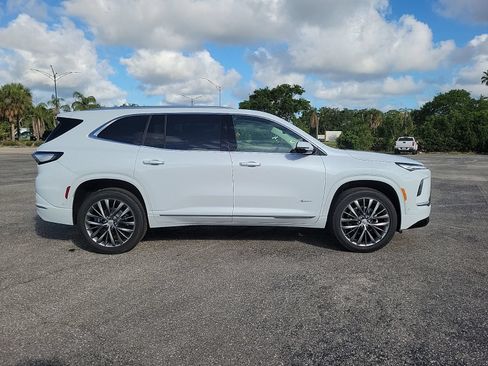 New 2026 Buick Enclave Avenir w/ Super Cruise Package FWD image 4