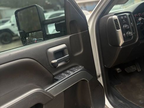 Used 2019 Chevrolet Silverado 2500 LT w/ LT Convenience Package image 42