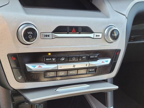 Used 2024 Ford Explorer XLT w/ Equipment Group 202A image 28