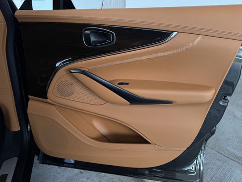 Used 2025 Aston Martin DBX 707 image 21
