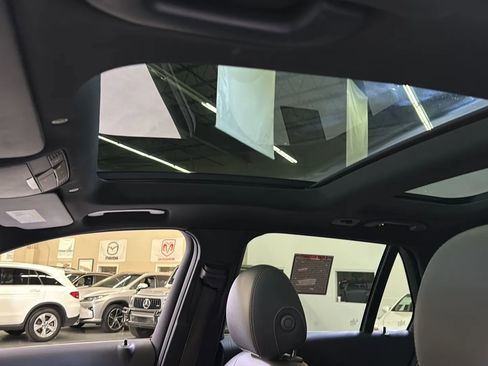 Used 2020 Mercedes-Benz GLC 300 4MATIC image 12