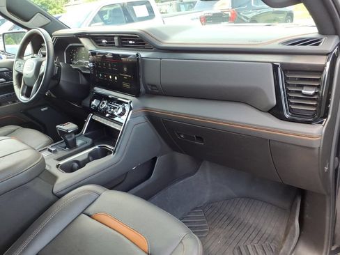 Used 2023 GMC Sierra 1500 AT4 w/ Technology Package AWD/4WD image 11