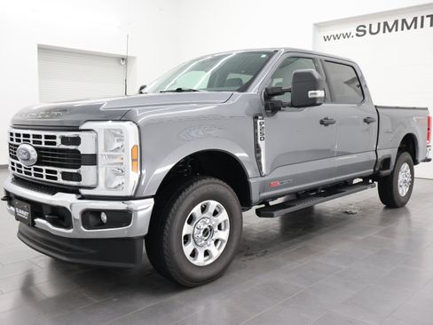 Used 2024 Ford F250 XLT AWD/4WD image 7