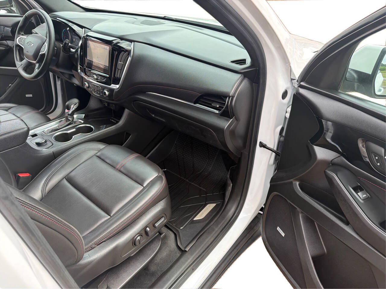 Used 2023 Chevrolet Traverse RS w/ LPO, Floor Liner Package AWD/4WD image 43