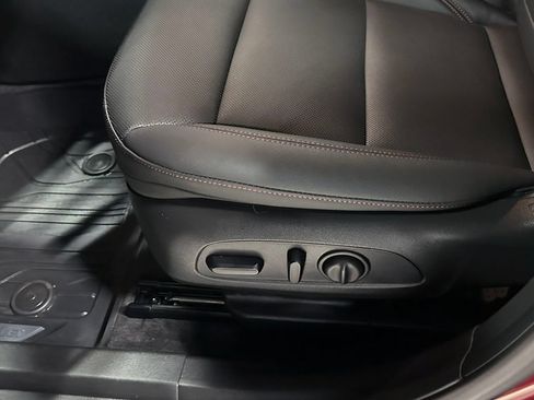 Used 2025 Chevrolet Trax RS FWD image 19