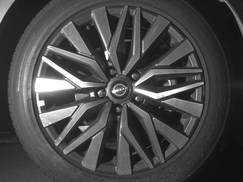Used 2025 Nissan Altima 2.5 SV FWD image 13