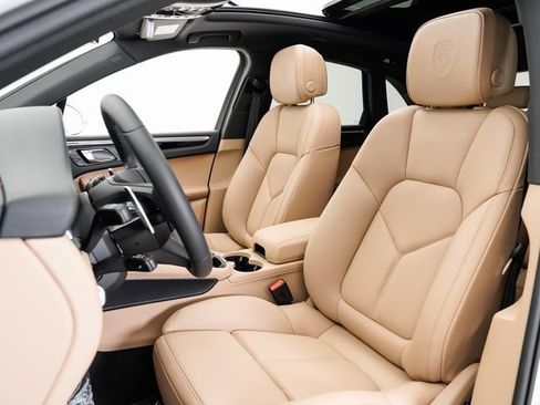 New 2025 Porsche Macan image 5