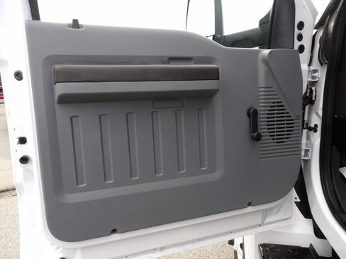 Used 2023 Ford F750 2WD Regular Cab Super Duty image 14