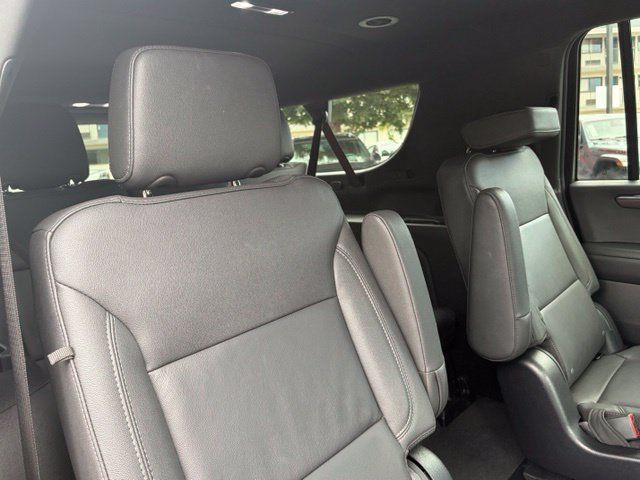 Used 2025 Chevrolet Suburban LT w/ Comfort Package AWD/4WD image 30