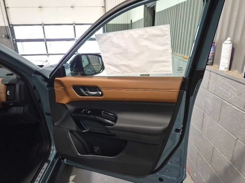 New 2026 Nissan Pathfinder Platinum AWD/4WD image 28