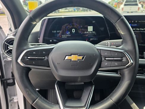 Used 2025 Chevrolet Equinox LT FWD image 16