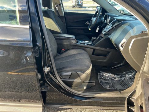 Used 2017 Chevrolet Equinox LS image 23