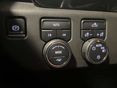Used 2023 Chevrolet Silverado 1500 LT AWD/4WD image 15