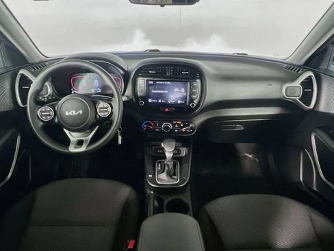 Used 2023 Kia Soul LX w/ LX Technology Package FWD image 28