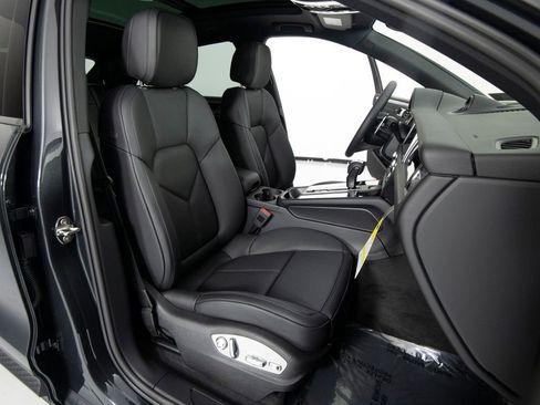 New 2026 Porsche Macan AWD/4WD image 32