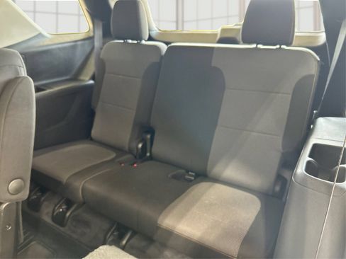 Used 2020 Chevrolet Traverse LT FWD image 32