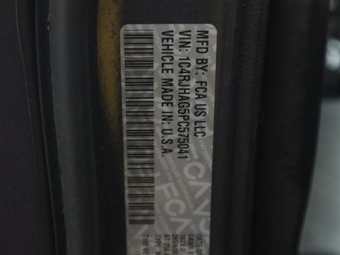 Used 2023 Jeep Grand Cherokee Laredo w/ Luxury Tech Group I image 36