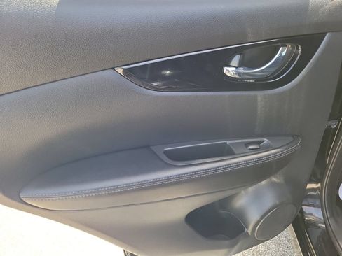 Used 2021 Nissan Rogue Sport SV w/ Technology Package FWD image 13