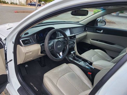 Used 2017 Kia Optima EX w/ Premium Package FWD image 38