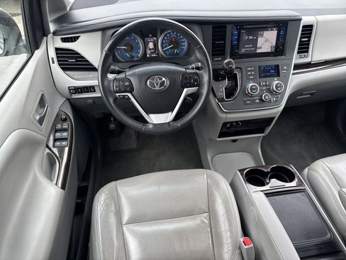 Used 2017 Toyota Sienna XLE w/ XLE Navigation Package image 12