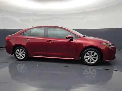 Used 2025 Toyota Corolla LE FWD image 2