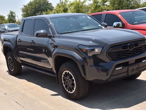 Used 2024 Toyota Tacoma TRD Off-Road AWD/4WD image 4