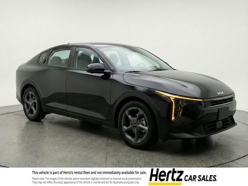 Used 2025 Kia K4 LXS image 1