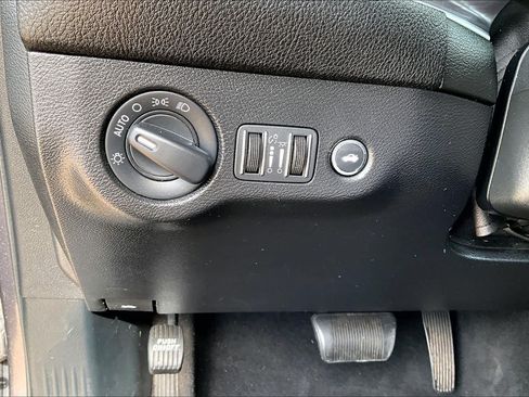 Used 2019 Dodge Challenger SXT RWD image 31