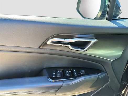 Used 2023 Kia Sportage EX image 9