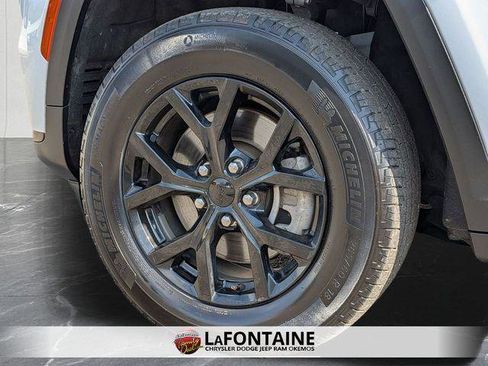 Certified 2024 Jeep Grand Cherokee L Laredo image 32