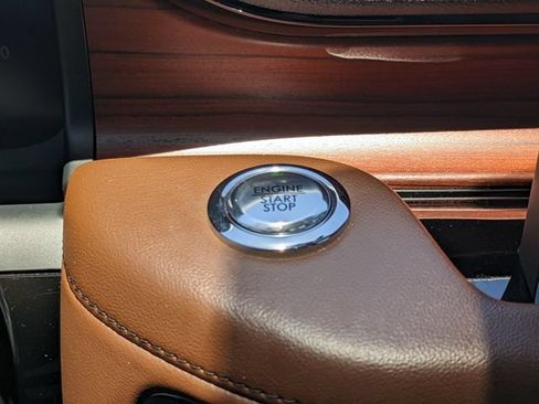 Used 2023 Lincoln Aviator Reserve w/ Equipment Group 201A RWD image 30