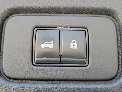 Used 2022 Nissan Pathfinder SL FWD image 10
