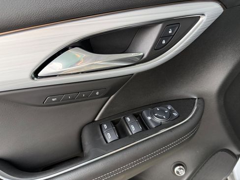Used 2024 Buick Envision Avenir AWD/4WD image 11