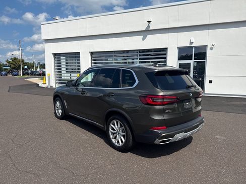 Used 2022 BMW X5 xDrive40i w/ Executive Package AWD/4WD image 3