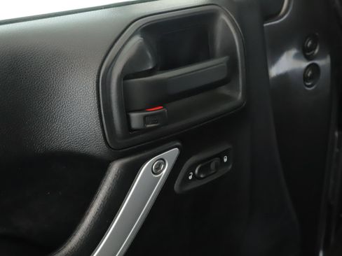 Used 2014 Jeep Wrangler Unlimited Sahara w/ Dual Top Group AWD/4WD image 6