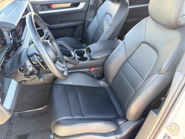 Used 2025 Porsche Cayenne AWD/4WD image 6