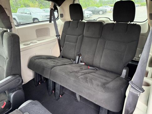 Used 2016 Dodge Grand Caravan SE FWD image 10