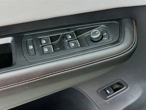 Used 2024 Volkswagen Atlas Peak Edition SE AWD/4WD image 19