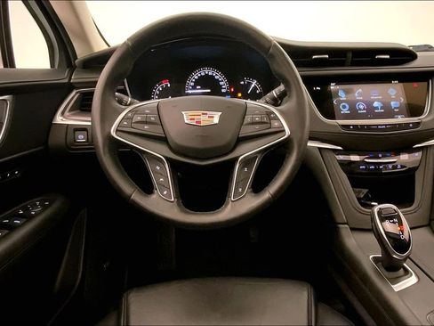 Used 2018 Cadillac XT5 Luxury w/ Driver Awareness Package image 4