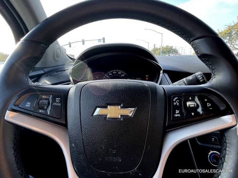 Used 2018 Chevrolet Trax LT w/ LT Convenience Package image 14