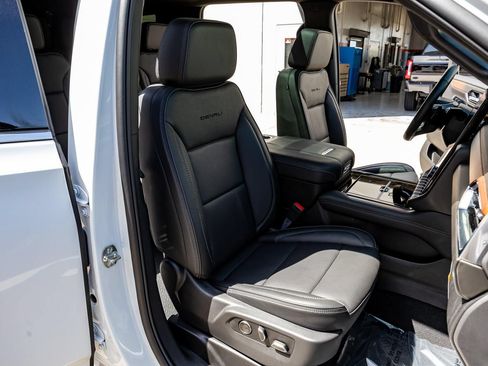 Used 2026 GMC Yukon Denali w/ Sun & Power Step Package AWD/4WD image 24
