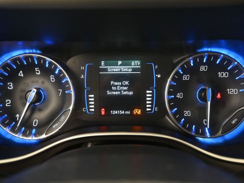 Used 2020 Chrysler Pacifica Touring-L image 14