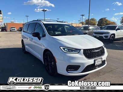 Certified 2025 Chrysler Pacifica Limited