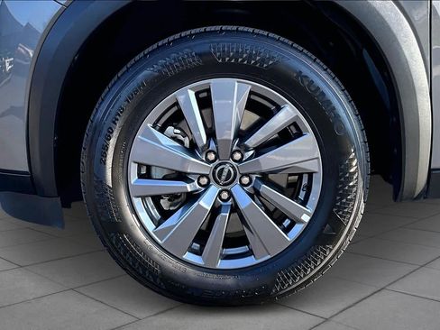 Used 2025 Nissan Pathfinder SV image 10