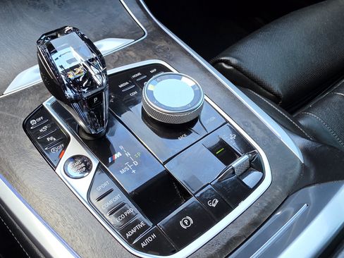 Used 2020 BMW X7 M50i w/ Dynamic Handling Package AWD/4WD image 38